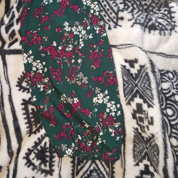 Long sleeve knee length dress. - Picture 5 of 5